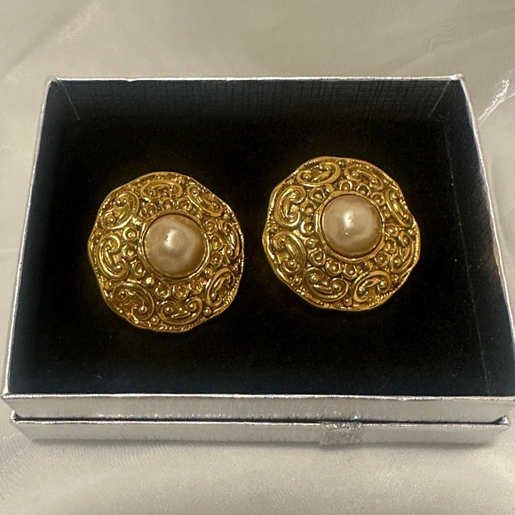 CHANEL vintage earrings (authentic) - Picture 1 of 4